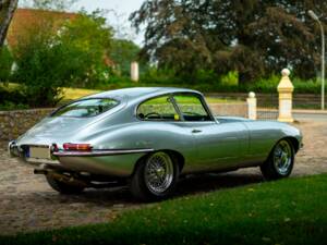 Immagine 6/21 di Jaguar E-Type 4.2 (1965)