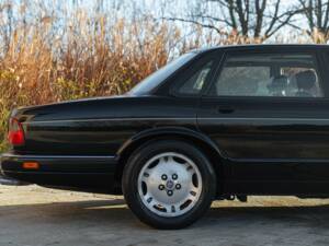 Bild 14/50 von Jaguar XJ 6 4.0 Sport (1995)