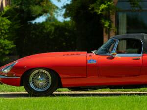 Image 21/50 de Jaguar E-Type 4.2 (1966)