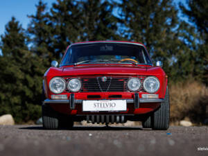 Image 18/43 of Alfa Romeo 2000 GT Veloce (1972)