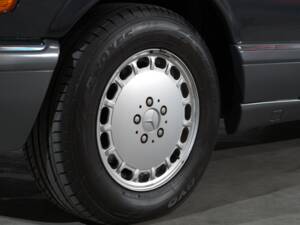 Image 16/52 of Mercedes-Benz 560 SEL (1988)