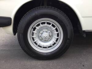 Immagine 16/39 di Mercedes-Benz 240 TD (1983)