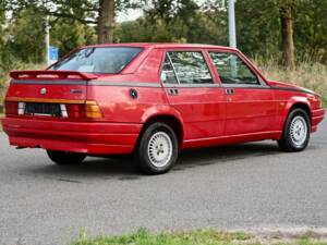 Image 2/7 de Alfa Romeo 75 1.8 (1988)