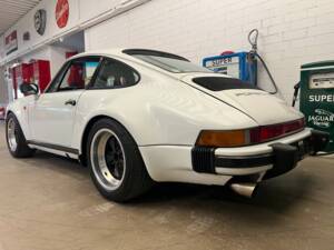 Image 10/15 of Porsche 911 Carrera 3.2 (1988)