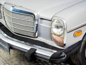 Image 18/50 of Mercedes-Benz 240 D (1976)