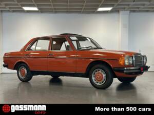 Imagen 3/15 de Mercedes-Benz 230 E (1980)