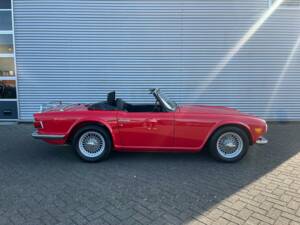 Image 7/8 of Triumph TR 6 (1971)