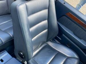 Image 18/31 of Mercedes-Benz E 220 (1994)