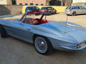 Image 7/33 of Chevrolet Corvette Sting Ray Convertible (1963)