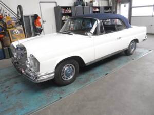 Bild 13/50 von Mercedes-Benz 220 SE b (1963)