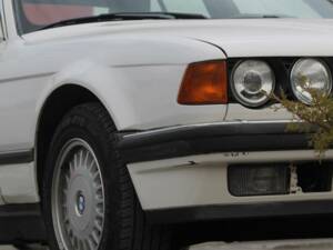 Image 6/37 of BMW 735i (1991)