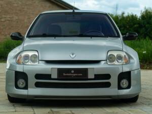 Image 3/50 of Renault Clio II V6 (2002)