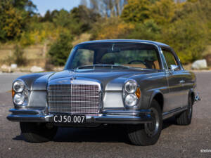 Imagen 2/61 de Mercedes-Benz 280 SE 3,5 (1971)