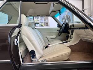Image 16/29 de Mercedes-Benz 450 SLC (1983)