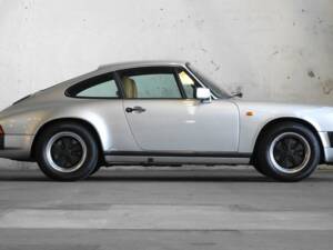 Image 17/27 of Porsche 911 Carrera 3.2 (1990)