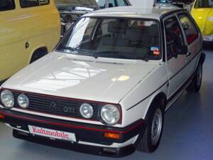 Bild 2/18 von Volkswagen Golf II GTi 16V 1.8 (1987)