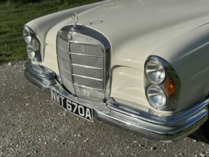 Image 36/50 of Mercedes-Benz 220 SE b (1963)