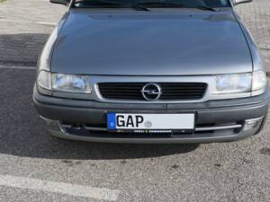 Bild 1/4 von Opel Astra 1.6i (1994)