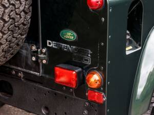Image 9/16 of Land Rover Defender 90 &quot;50th Anniversary&quot; (2000)
