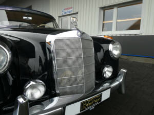 Image 22/27 of Mercedes-Benz 220 S Cabriolet (1957)