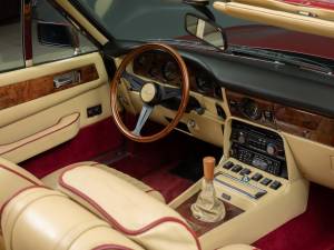 Immagine 37/50 di Aston Martin V8 Volante (1984)