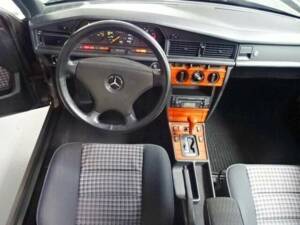 Image 11/21 of Mercedes-Benz 190 E 2.6 (1992)