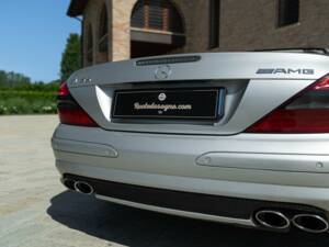 Image 14/50 of Mercedes-Benz SL 55 AMG (2002)