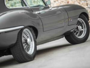 Immagine 38/88 di Jaguar E-Type (2+2) (1968)
