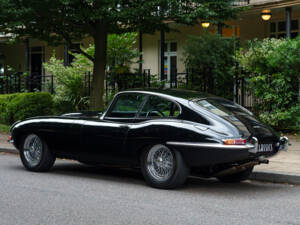 Image 4/25 of Jaguar E-Type 3.8 (1964)