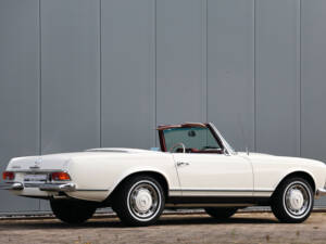 Imagen 1/56 de Mercedes-Benz 280 SL (1969)