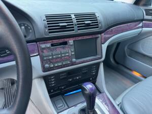 Image 40/100 of BMW 540i Touring (1998)