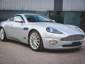 Immagine 6/7 di Aston Martin V12 Vanquish (2003)