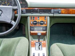 Bild 14/21 von Mercedes-Benz 280 SE (1985)