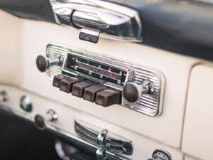 Image 31/42 de Mercedes-Benz 190 SL (1961)