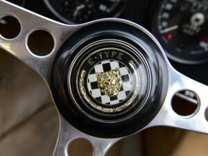 Image 50/50 de Jaguar E-Type (1968)