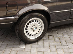 Image 73/81 of BMW 325i (1987)