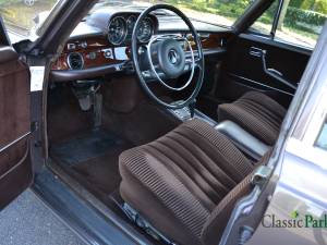 Image 20/50 of Mercedes-Benz 280 SE 4,5 (1972)