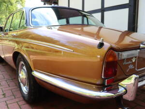 Bild 34/34 von Daimler Double Six Vanden Plas (1975)