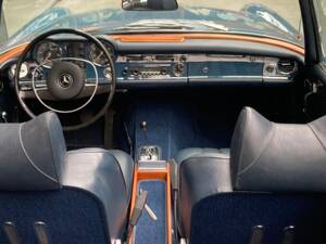 Image 23/36 de Mercedes-Benz 280 SL (1970)