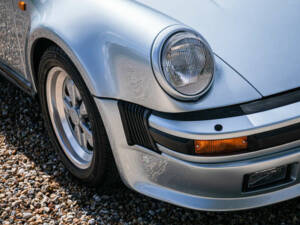 Image 29/40 de Porsche 911 Turbo LE (1989)