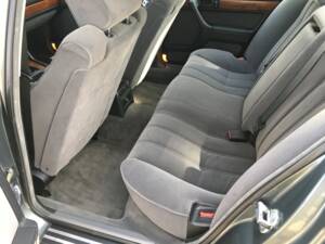 Image 14/22 of BMW 735i (1988)