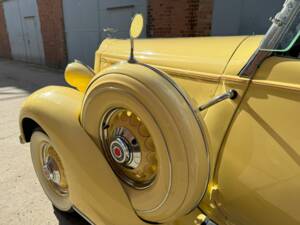 Image 11/75 of Packard One-Twenty (1936)