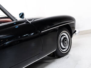 Image 25/36 of Mercedes-Benz 190 SL (1957)