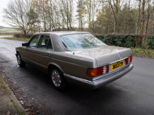 Image 4/17 of Mercedes-Benz 300 SE (1991)