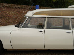 Image 31/50 of Citroën DS 20 Familiale (1973)