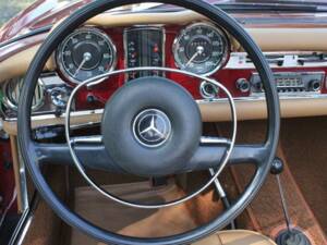 Image 10/19 of Mercedes-Benz 280 SL (1969)