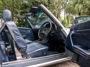 Image 14/43 of Mercedes-Benz 300 SL (1989)
