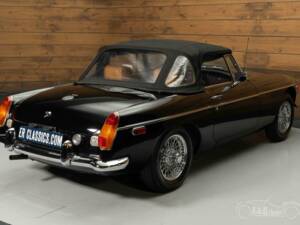 Bild 16/19 von MG MGB (1974)