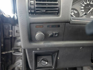 Afbeelding 11/18 van BMW 320i (1992)