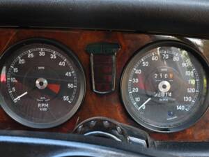 Image 42/50 of Jaguar XJ 6 4.2 (1971)